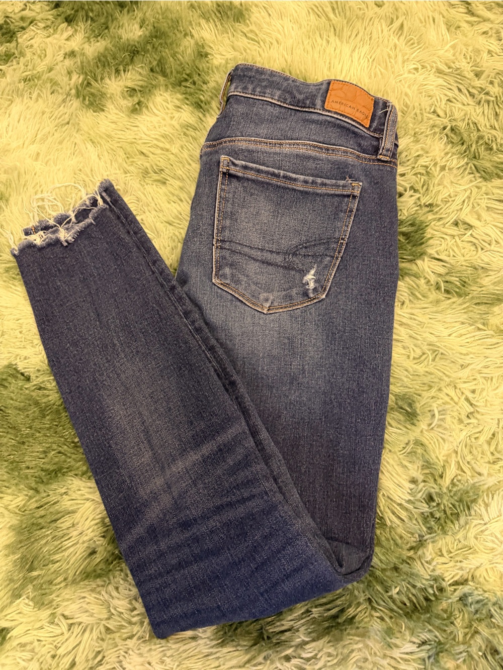 American Eagle Outfitters Women's Dark Blue Cropped Distressed Jeans